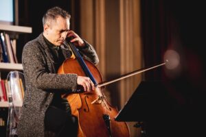 Claudio Pasceri, violoncello e narrazione Musiche di J.S. Bach, Circolo dei lettori